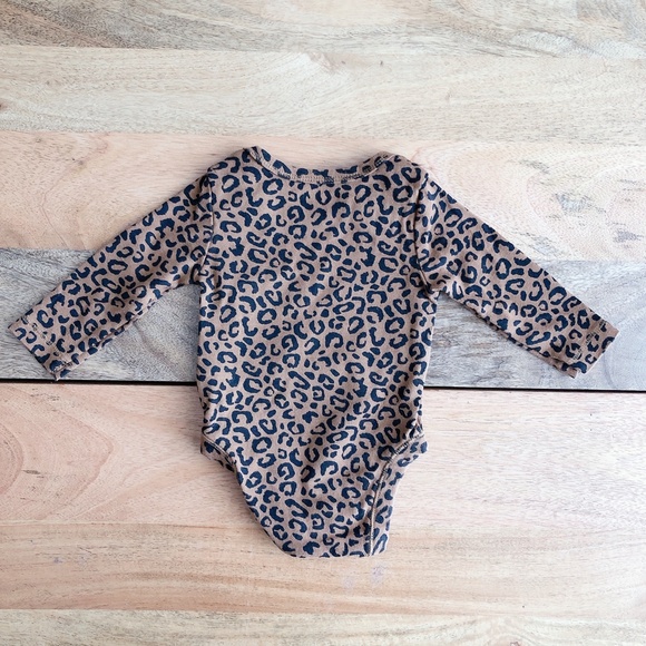 🧸 SALE! (5/$15, 8/$22, 12/$30) Old Navy bodysuit 0-3m baby onesie girl - Picture 3 of 4